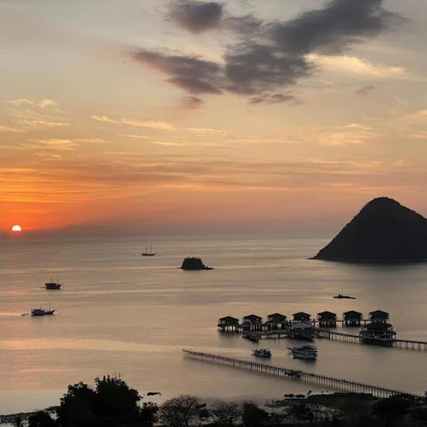 Sunset Hill Hotel, hotel v destinaci Labuan Bajo