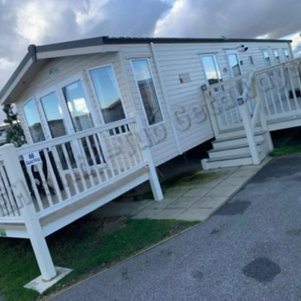 JEMs Hot-Tub Getaways 8 berth at Tattershall Lakes, hotel di Lincolnshire