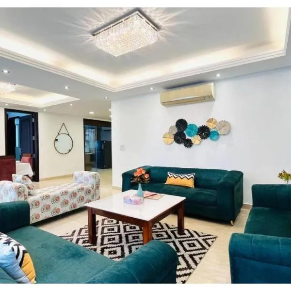 BluO 4BHK Safdarjung Enclave - Lift & Balcony, hotel in New Delhi