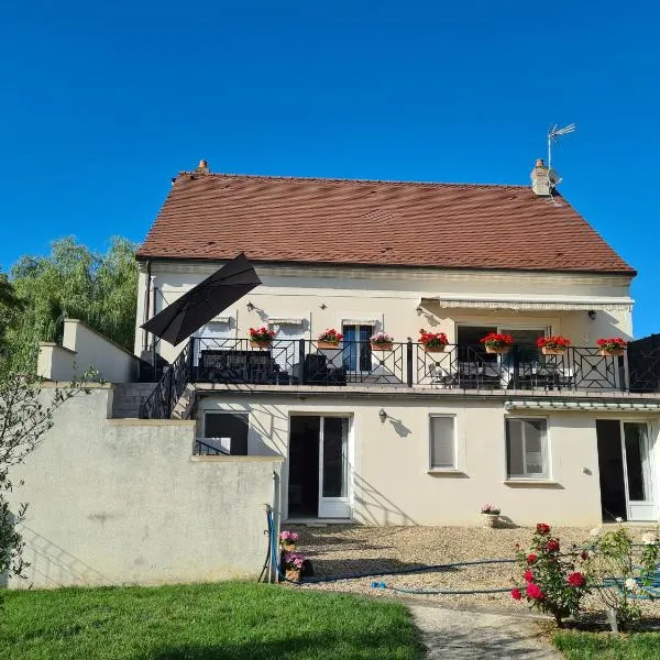 Chez Jaja et Phiphi، فندق في Bourg-et-Comin