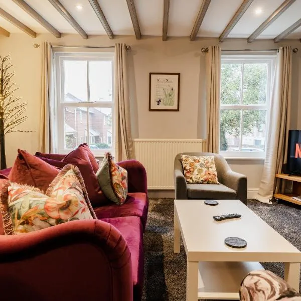 Spacious Chester City Centre Stylish Townhouse. W/ Parking, hotel in Chester