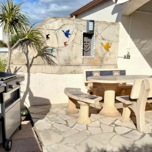 Maison 4 à 6 pers Quartier calme Tout confort, hotel in Aigues-Mortes