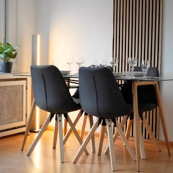 Modern 2.5 Bedroom Duplex Apartment near Messe, Airport, Arena, hotel a Düsseldorf