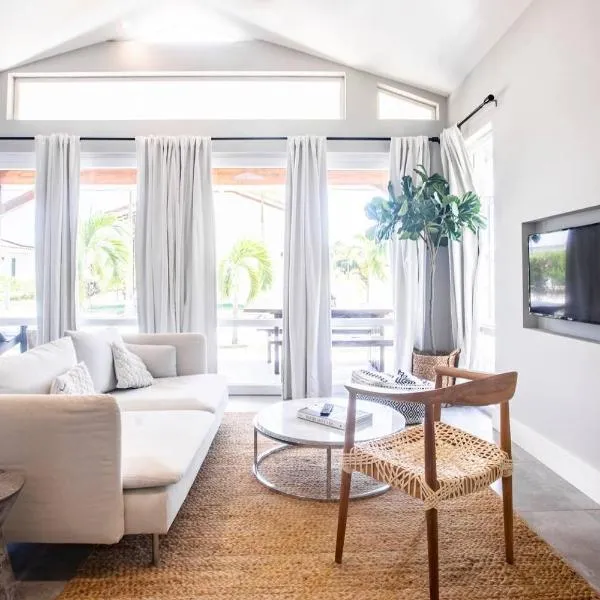 Steps From Ocean Couple's Getaway Private Villa, hotel in Playa Venao