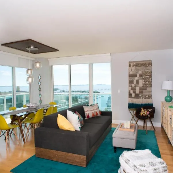 Coconut Grove Gorgeous Bay View 1 bedroom Condo Includes Parking, hotel em Miami