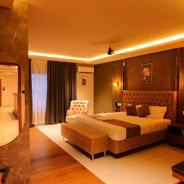 Hotel Classico International, hotel a Kānnangād
