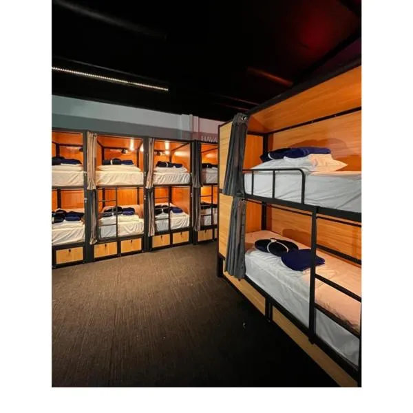 Capsuleaccom Hostel – hotel w mieście Gold Coast