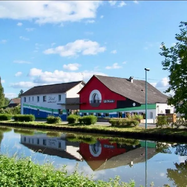 Auberge La Péniche, hotel v destinaci Pierrefitte-sur-Loire