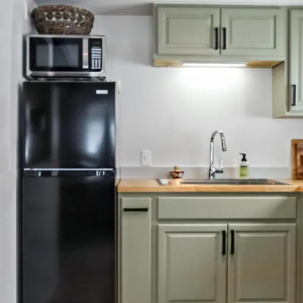 Boho Modern Retreat with Mountain Views Unit 1 Durango, hotel in Durango