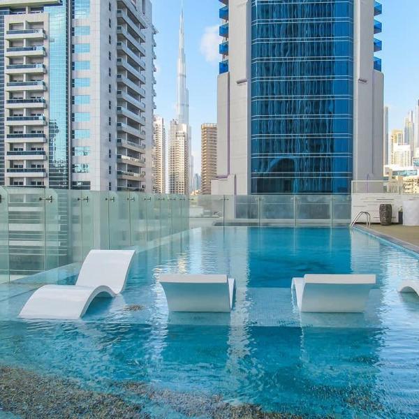 Frank Porter - Bayz Tower by Danube, Dubaï