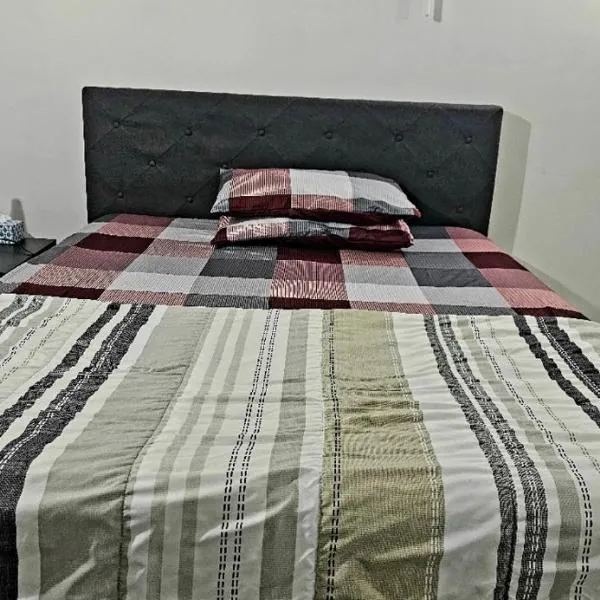 Bright and Cozy Room with Free Parking, hotell sihtkohas Edmonton
