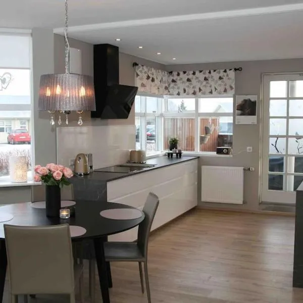 Asa´s comfortable, cozy nest in the north., Hotel in Akureyri