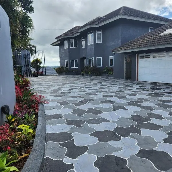 Beautiful Battersea Lodge, Hotel in Mandeville