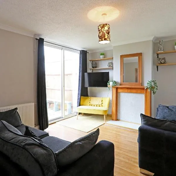Lovely 3 bedroom house with free parking & garden, hotel in Norwich
