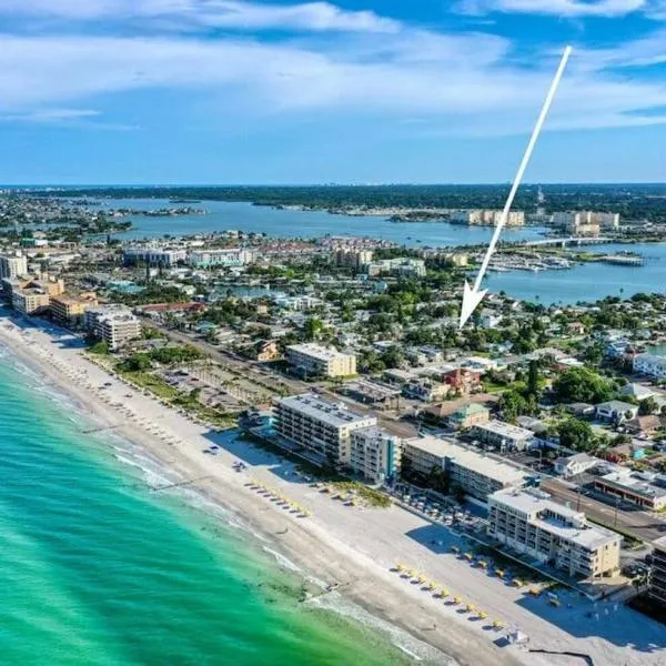 Park Shore Suites of Madeira Beach! Newly Remodeled, Steps to the Beach & Pet Friendly! - #2, hotel v destinaci St Pete Beach