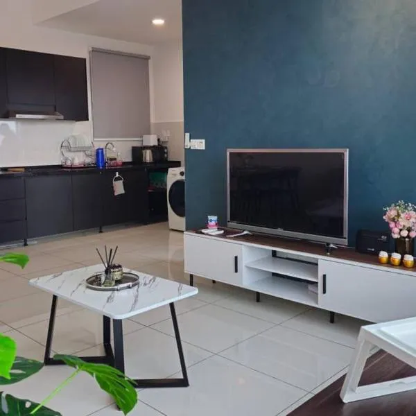 NEW Elegant & Cozy Greenfield Home near Sunway 2-6pax, hotel in Petaling Jaya