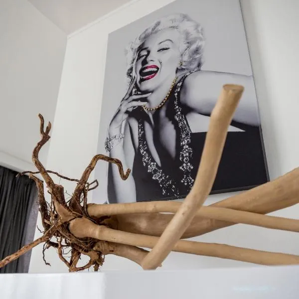 The Queen Luxury Apartments - Villa Marilyn, hotel in Luxembourg