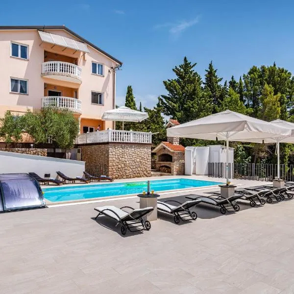 Apartments Prkačin 2, hotel in Starigrad