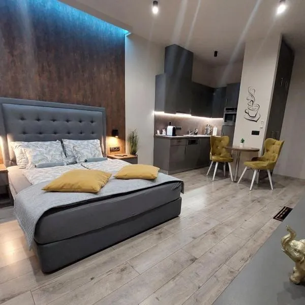 Silver Dawn Apartments, ξενοδοχείο στο Σέγκεντ