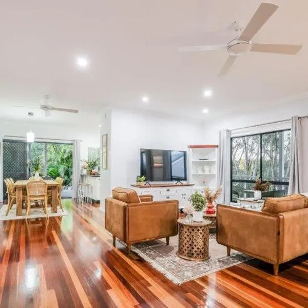 Agnes Bliss - Stunning, Central Four-Bedroom Beach House in Sunny Agnes Water, hôtel à Agnes Water