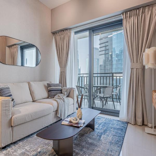 Modern Brand New 1 BR Apartment in ZADA Tower, Dubaj