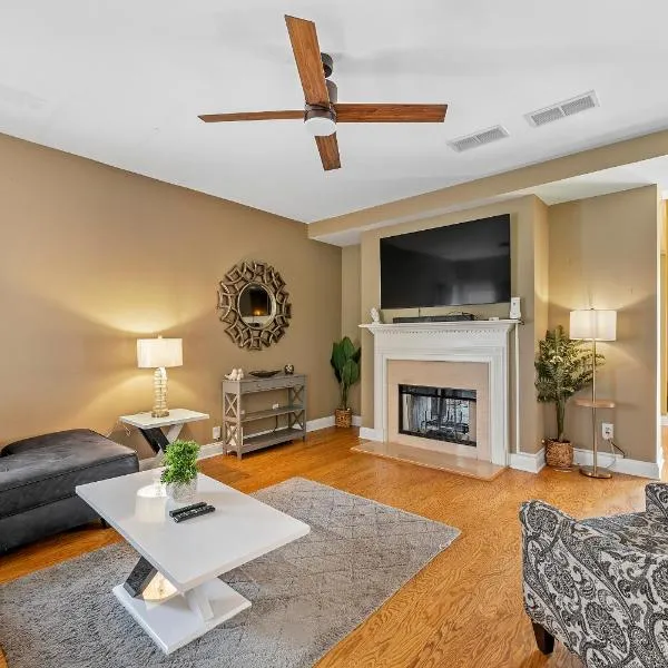 Lovely Big House with an office in Atlanta, Close to the Airport by Deity Villas, hotel u Atlanti