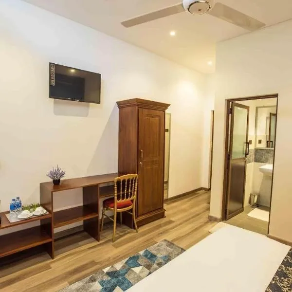 Lotus Grand View Hotel, hotel din Horana