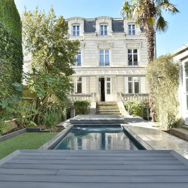 Hôtel particulier Le Trémolières، فندق في شوليه