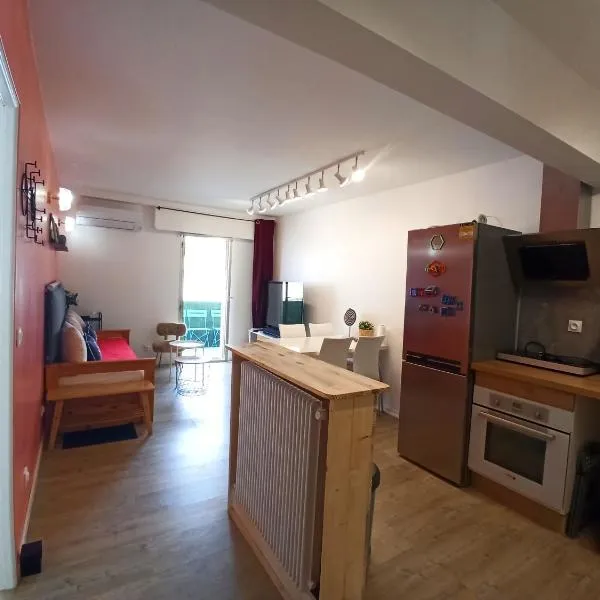 Appart 5 pers, 2 chambres, parking voiture citadine ou compact SUV, terrasse, climatisation, hotel v Cannes