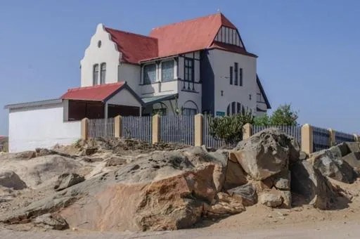 3 bedroom house with great views, khách sạn ở Lüderitz
