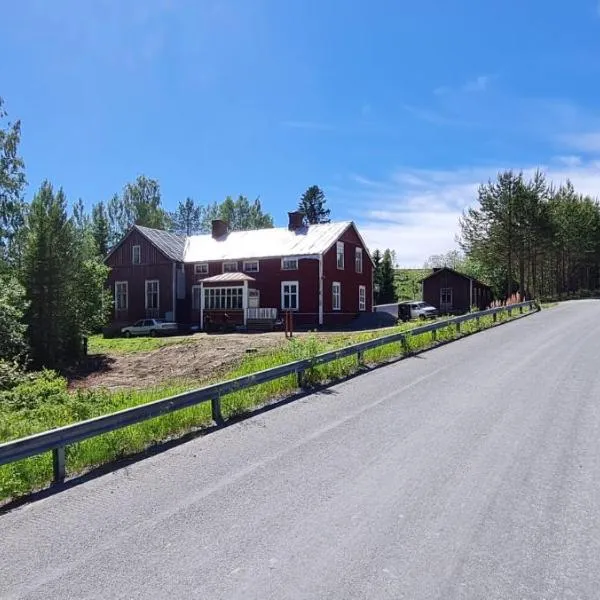 Bright and spacious living in historic building, Hotel in Eriksfors