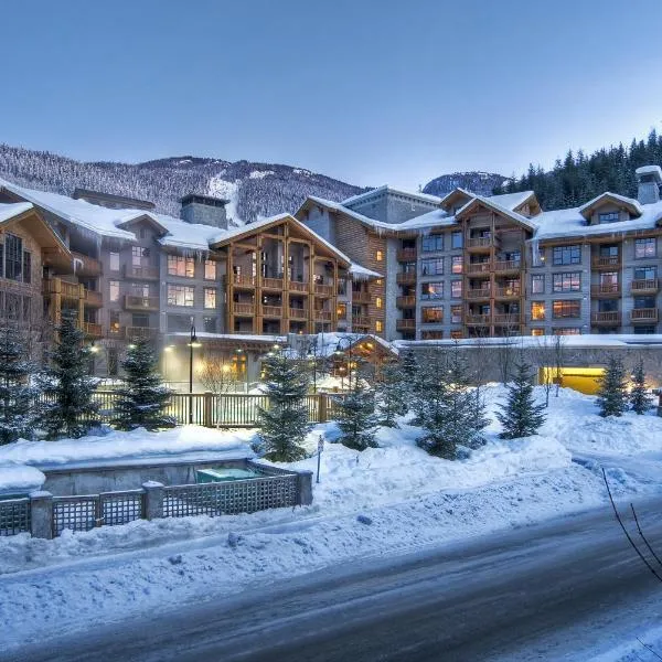 First Tracks Lodge, hotel in Whistler