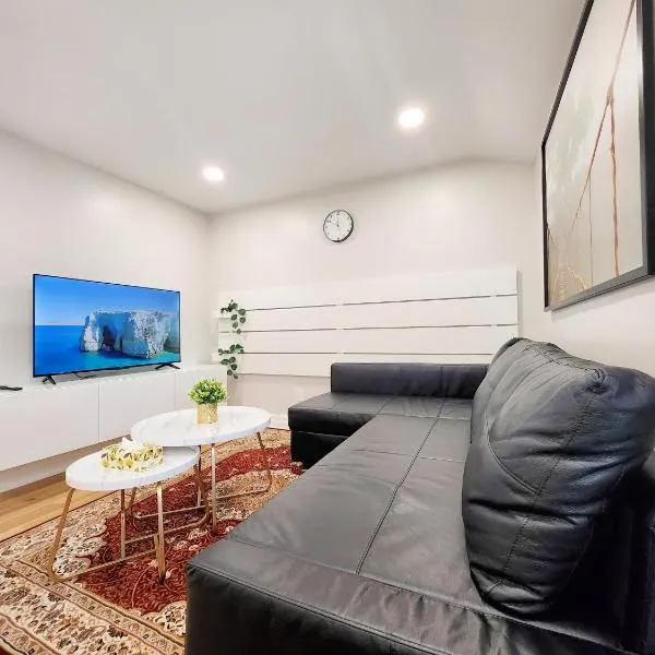 The Serene Haven Modern 2 Queen Bed Full Apartment, hotel en St. Catharines