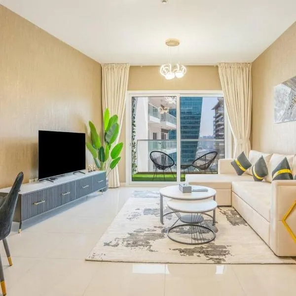 Specious pool view One Bed room, hotel in Dubai