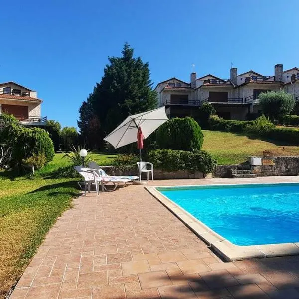 Spacious 3 bed house with sea view, hotel en Possidi