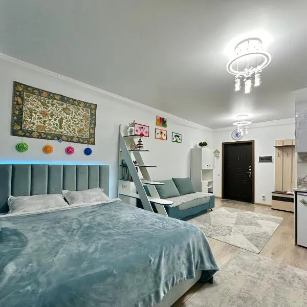 Raduga West 'Azure' Apartment, hotel v destinaci Koshkolʼ