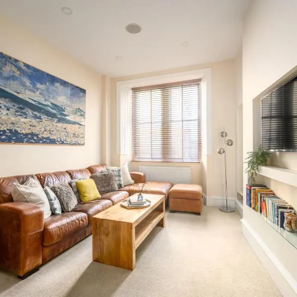 Stylish & Central 2BR Stockbridge Gem, hotel in Edinburgh