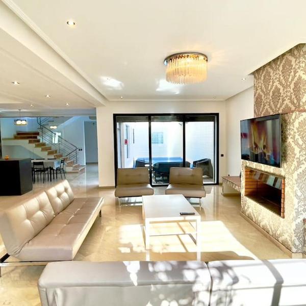 Luxury villa with private pool, Касабланка