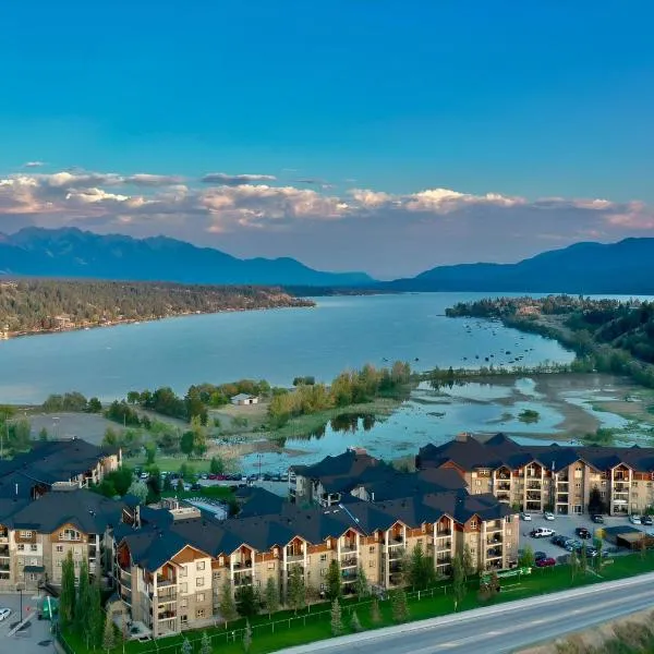 Mountain getaway condo - 5 min walk to the beach!，位于因弗米尔的酒店