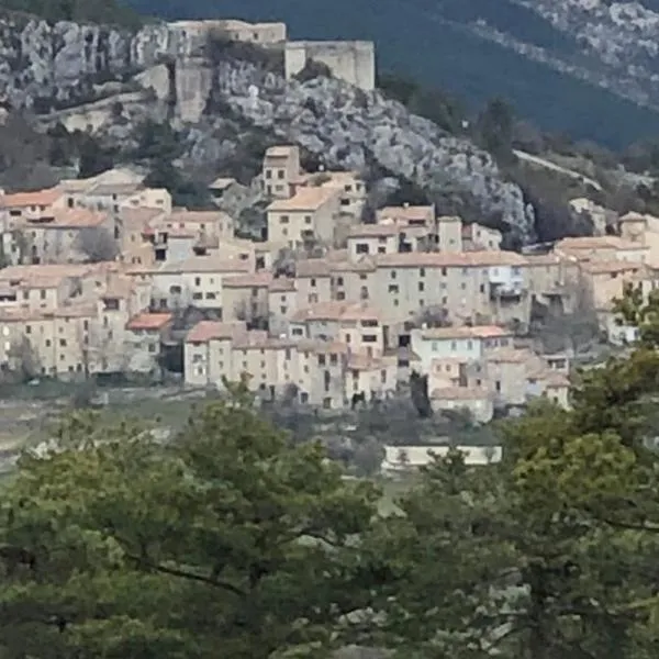 Le petit Saint Clair, hotel in Trigance