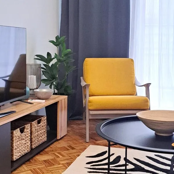 Stylish City Center Apartment, hotel in Serres