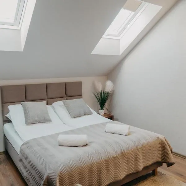 De Facto, ξενοδοχείο σε Zambrow