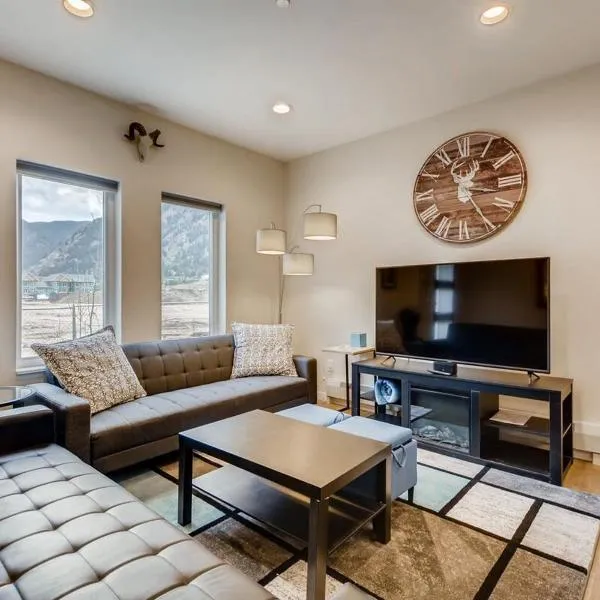 Elbert's Escape Sleeps 8 Lakefront Views, hotel in Georgetown