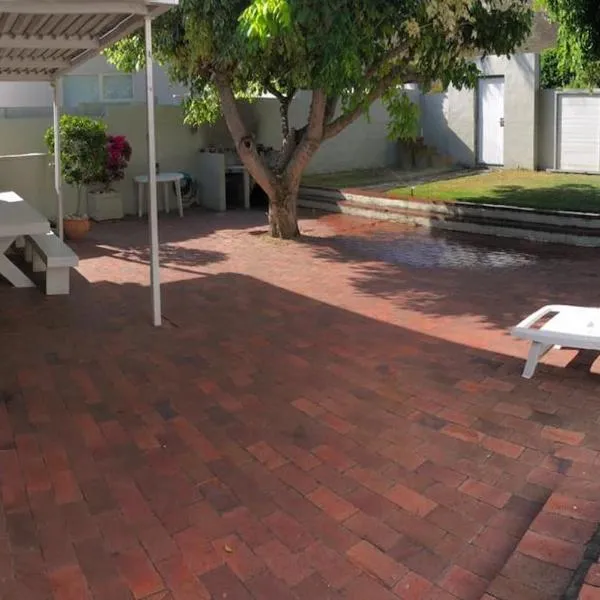 House in Hermanus Voëlklip, Hotel in Hermanus