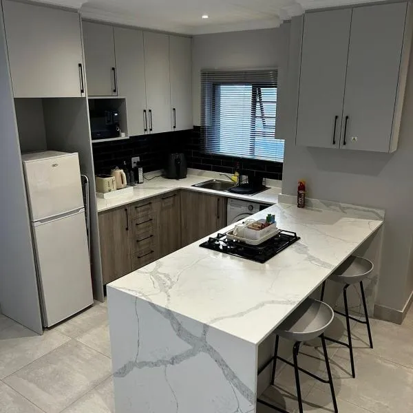 Affordable Luxury Apartment, hotel a Gqeberha