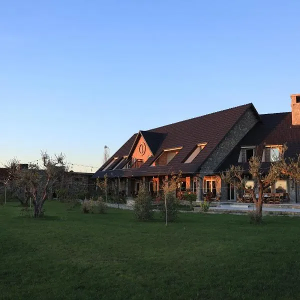 Lahuta e Vjeter Agroturizem, hotel in Laç