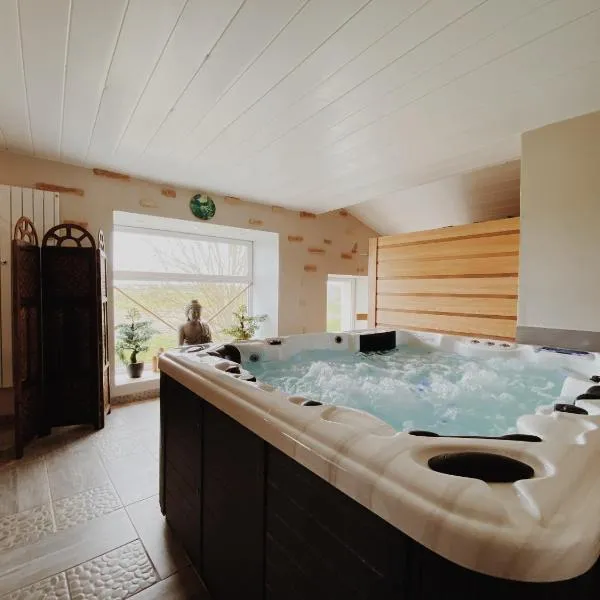 Domaine de Saint Florent - Piscine & Spa, ξενοδοχείο σε La Charrière