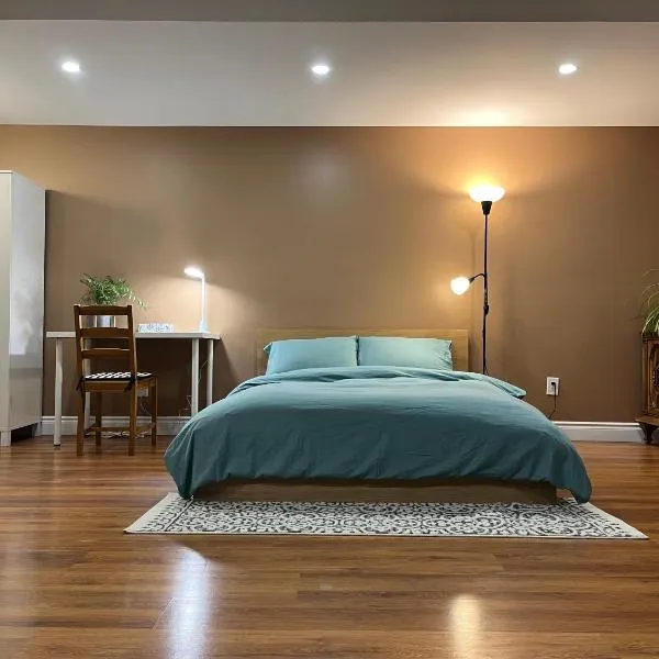 Entire Basement Apartment in Mississauga, Etobicoke, hotel in Mississauga