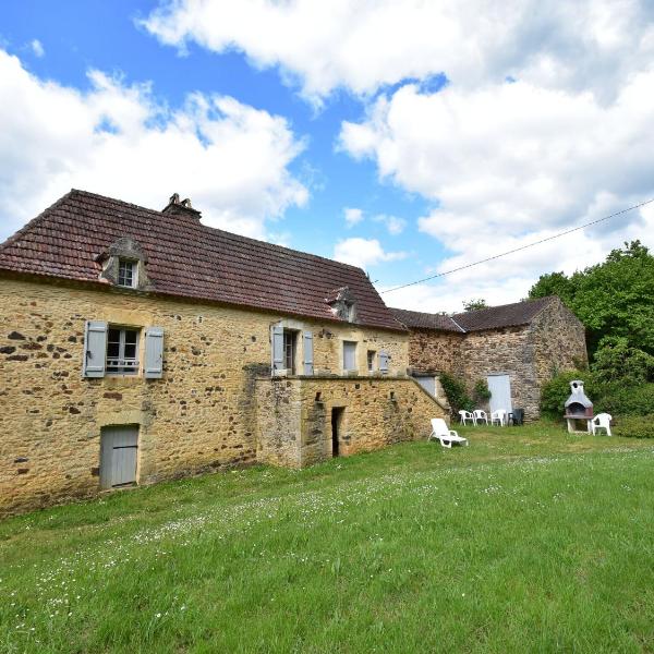 Beautiful holiday home in wooded grounds near Villefranche du P rigord 7 km