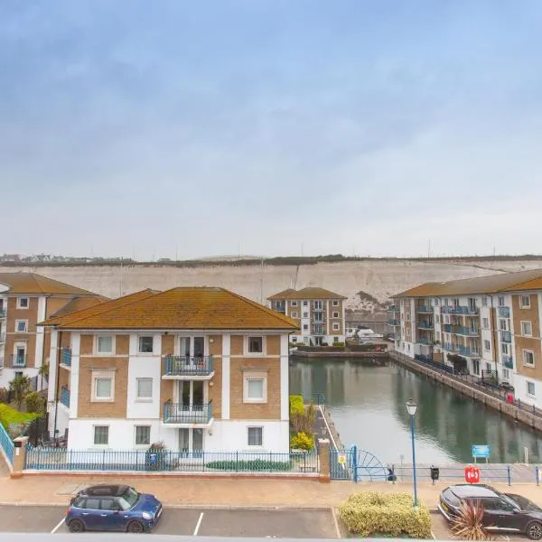 Stylish Seaside Stay – Brighton Marina Views, hotel in Brighton & Hove